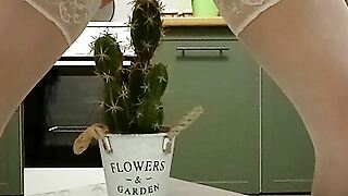 Slut mam penetrates overwrought cactus